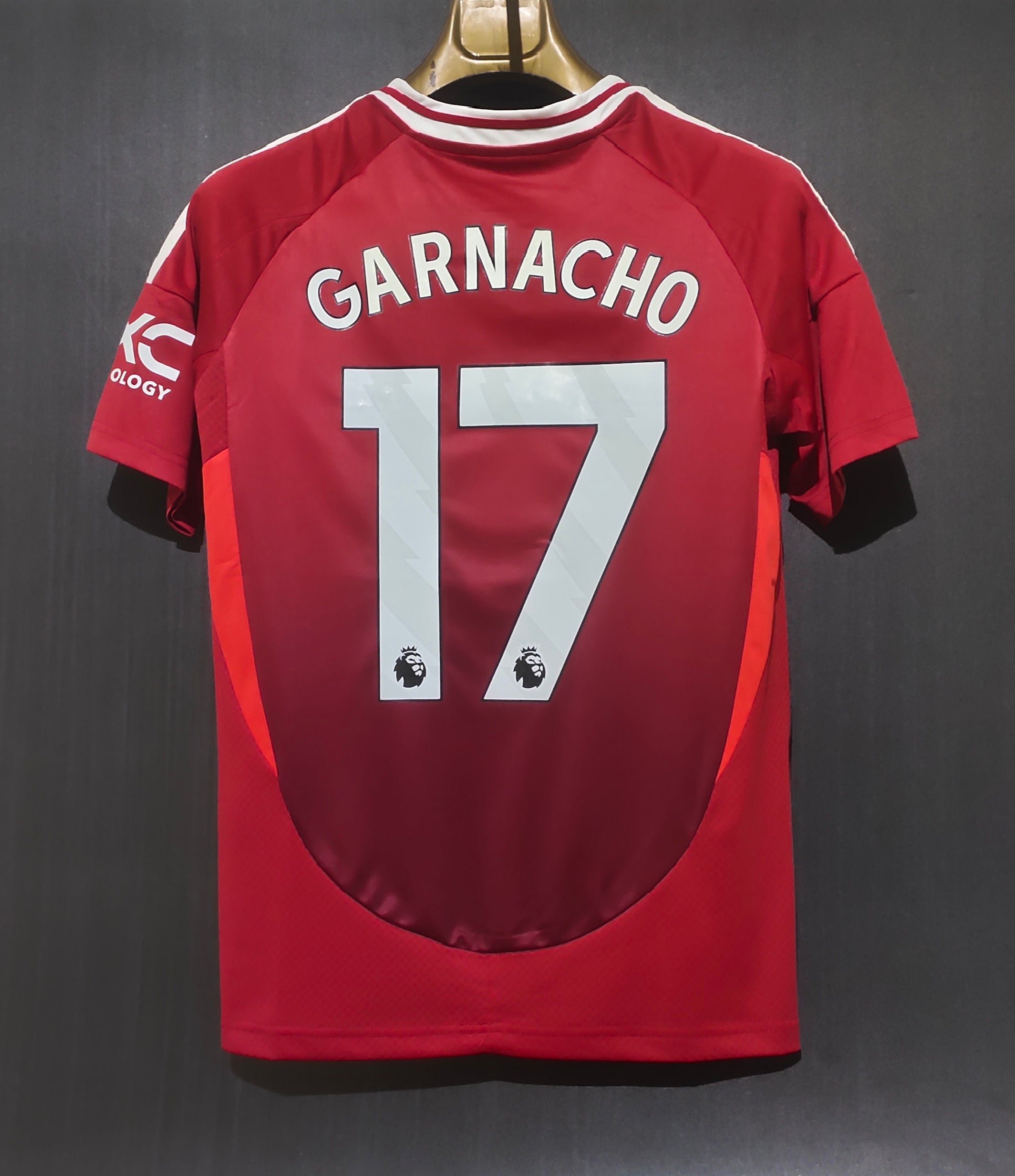 Garnacho 17 x Manchester United Home T-shirt 24/25, Showroom