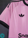 Manchester United Goalkeeper Pink T-shirt 25/26, Showroom Quality